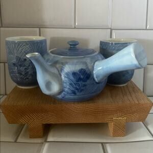 Small Asian Blue Floral White Reeds Single serving teapot two matching cups